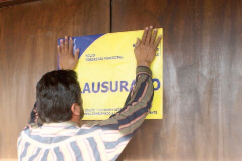 Reportan clausura de 30 negocios en SJR