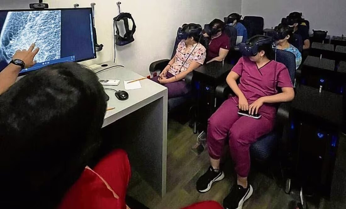 El IMSS realizó el curso Control de Mastografía en Patología Mamaria en el Centro de Simulación para la Excelencia Clínica y Quirúrgica, a fin de capacitar con programas de vanguardia y realidad virtual a médicos. Foto: Cuartoscuro