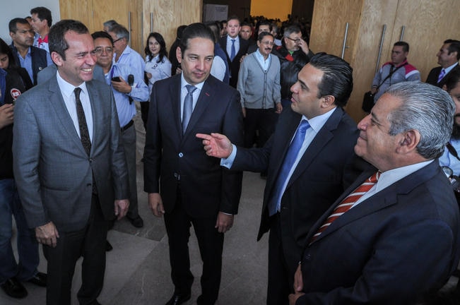 Francisco Domínguez pidió confianza a los concesionarios y los llamó a participar en las mesas de trabajo con el gobierno estatal (RICARDO LUGO. EL UNIVERSAL)