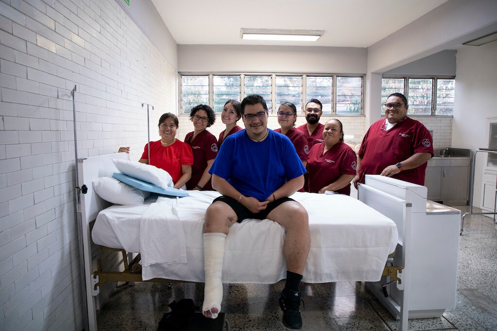 Injertan piel de pescado a pie diabético en la Universidad Autónoma de Querétaro