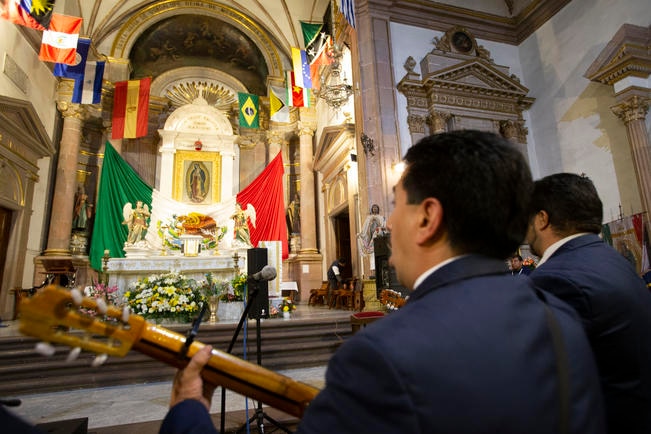 Queretanos entregan su fe a la Virgen de Guadalupe