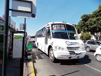 Contratarán a mil 500 operadores de transporte