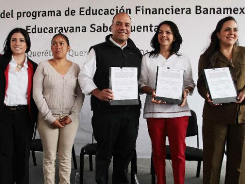 Impulsan programa de educación