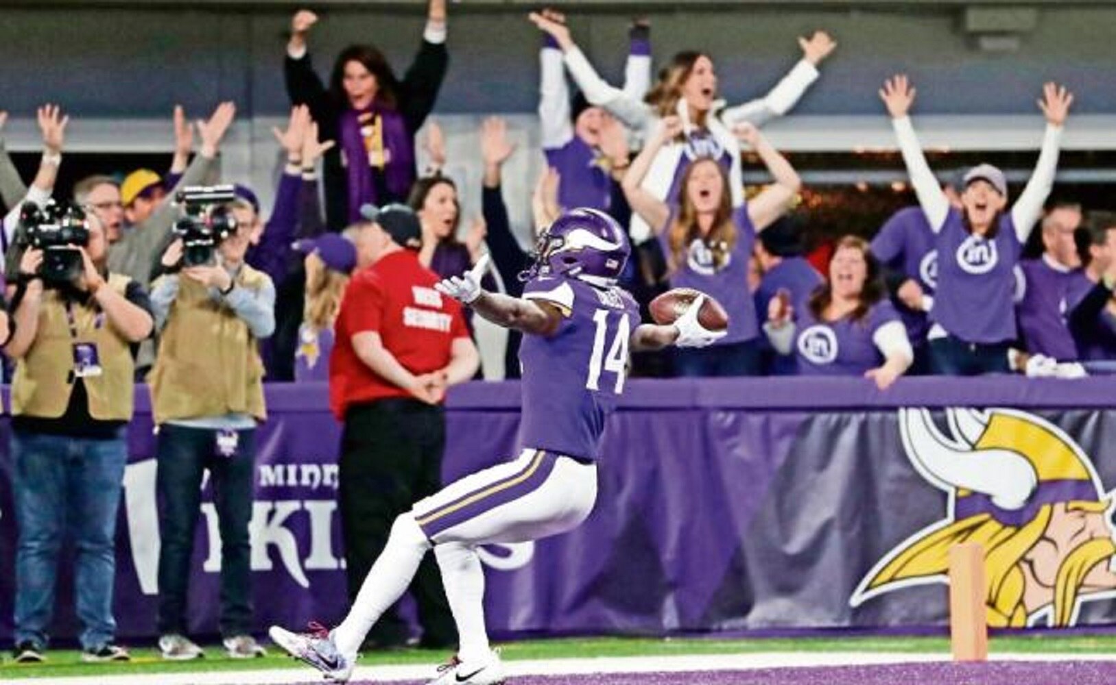 Vikings, cerca del SB en su casa