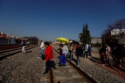 Advierten afectaciones en 35 casas por el tren México-Querétaro