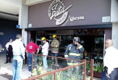 Flamazo en restaurante deja dos lesionado