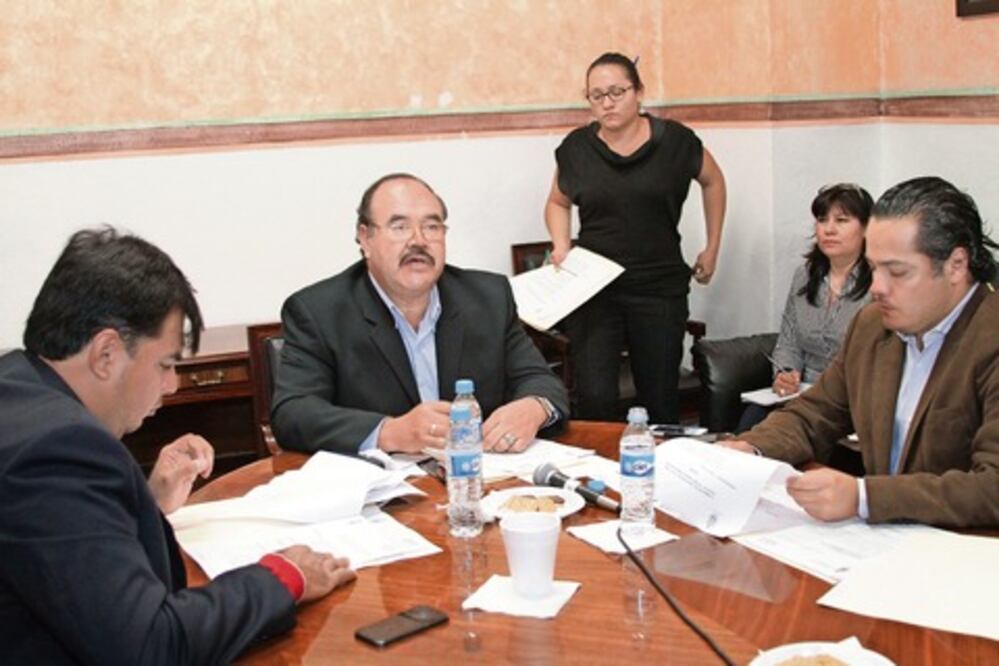 Avalan Ley del Escudo, Bandera e Himno local