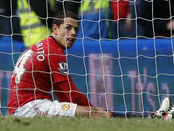 Chicharito, aún no se recupera