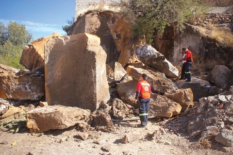 Alistan desalojo de 17 familias en riesgo