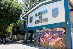 Director de Medicina acusa guerra sucia en su contra