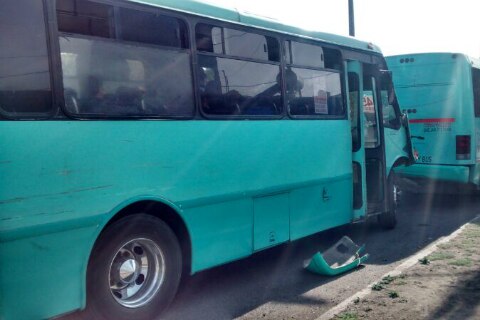 Ruta de transporte público impacta a autobús