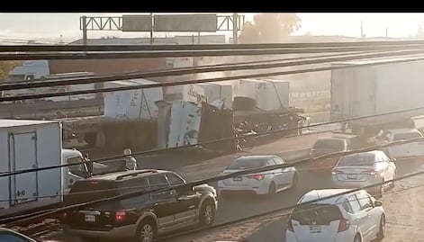 Tras accidente de tráileres, liberan la carretera 57, a la altura de San Juan del Río