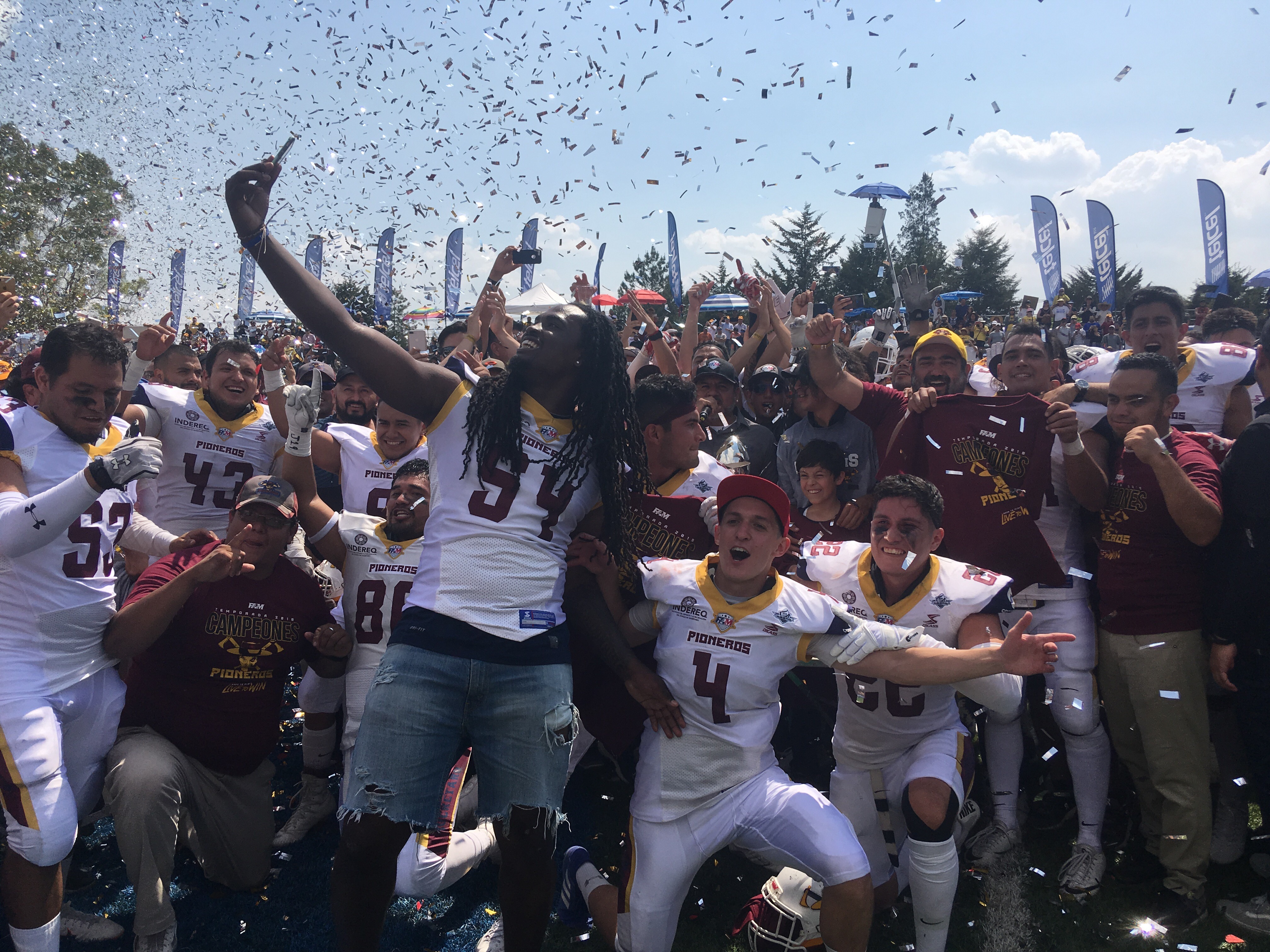 Pioneros, primer monarca de FAM