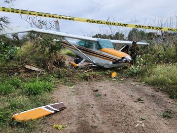 Cae avioneta en zona de cultivos en Corregidora