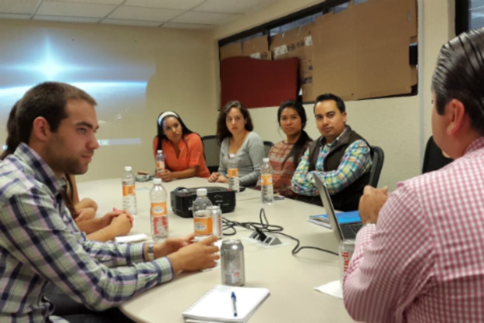 Visita FEUQ instalaciones del IQT