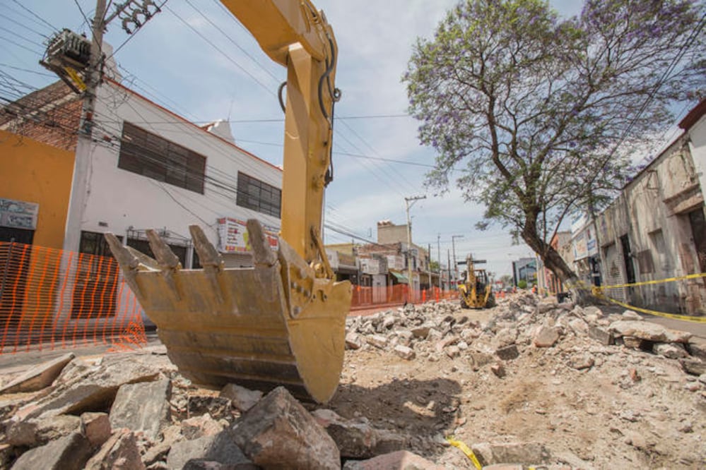El alcalde aseguró que diariamente transitan aproximadamente 250 personas discapacitadas por esta céntrica avenida del Centro Histórico, sin embargo, sólo hay cuatro rampas. Con la rehabilitación se prevé construir 60. (DEMIAN CHÁVEZ/ EL UNIVERSAL)