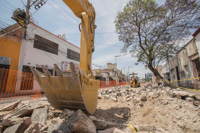 El alcalde aseguró que diariamente transitan aproximadamente 250 personas discapacitadas por esta céntrica avenida del Centro Histórico, sin embargo, sólo hay cuatro rampas. Con la rehabilitación se prevé construir 60. (DEMIAN CHÁVEZ/ EL UNIVERSAL)