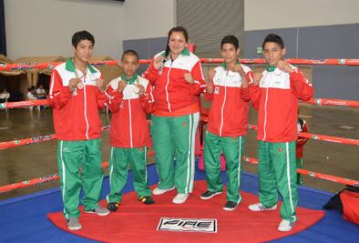 Regresan pugilistas con medallas
