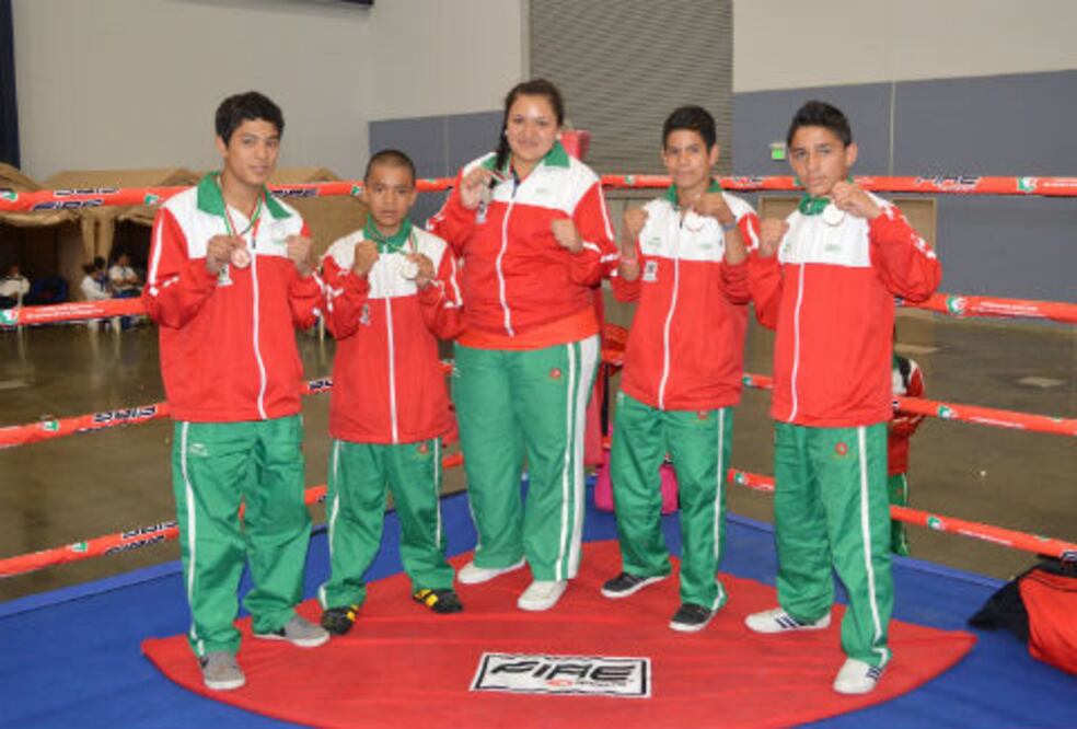 Regresan pugilistas con medallas