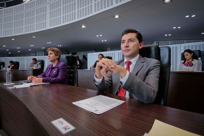 Héctor Magaña, legislador de 24 años de edad, quiere garantizar la participación de los jóvenes en ayuntamientos y como diputados locales (VÍCTOR PICHARDO. EL UNIVERSAL)