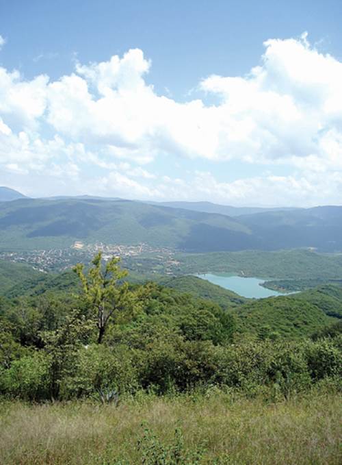 Luchan por salvar presa en la Sierra