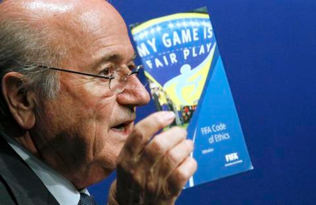 Platini, culpable de la crisis: Blatter