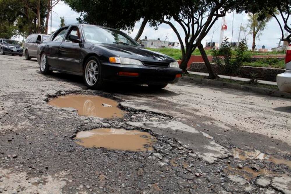 Los ciudadanos cuyo vehículo resulte afectado por algún bache, pueden interponer una denuncia en municipio / Foto: Guillermo Gónzalez