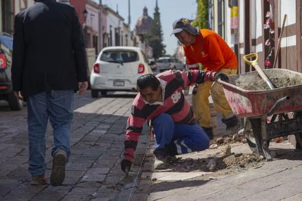 Entre quejas y vehículos reparan cantera del Centro