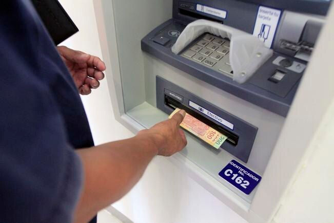 El Banco de México recomendó a usuarios de bancos, que en caso de no localizar sus gastos realizados o recibidor, verificar a través de su página de internet, las estadísticas de conexión del SPEI. Foto: Archivo