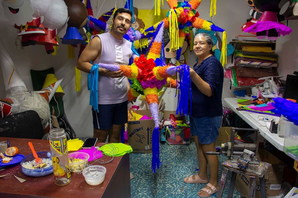 Compra tu piñata... artesanal y con sello queretano