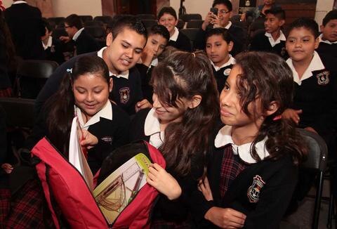 IP busca participar en plan de útiles