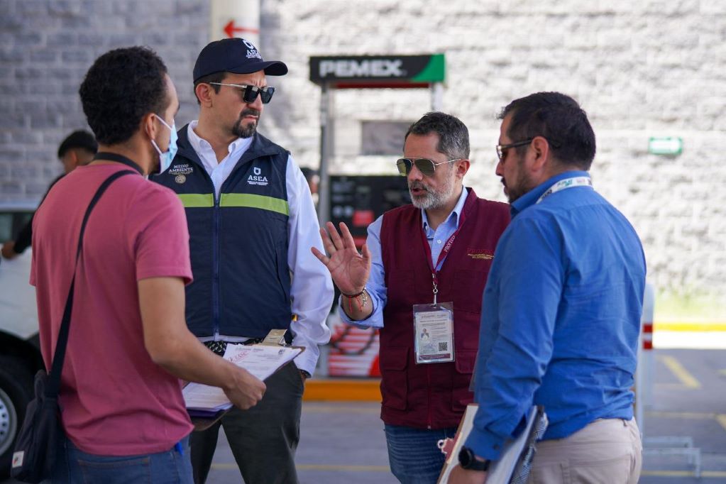 Dos gasolineras se negaron a ser verificadas durante operativo en Querétaro;  autoridades buscan retirarles el permiso. FOTO. ESPECIAL