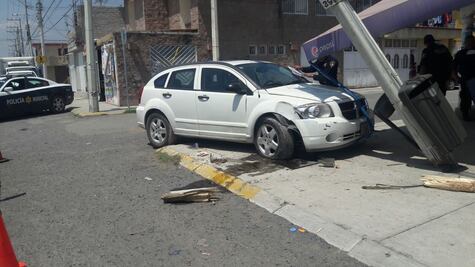 Se pelea con su amigo y me echa el auto encima
