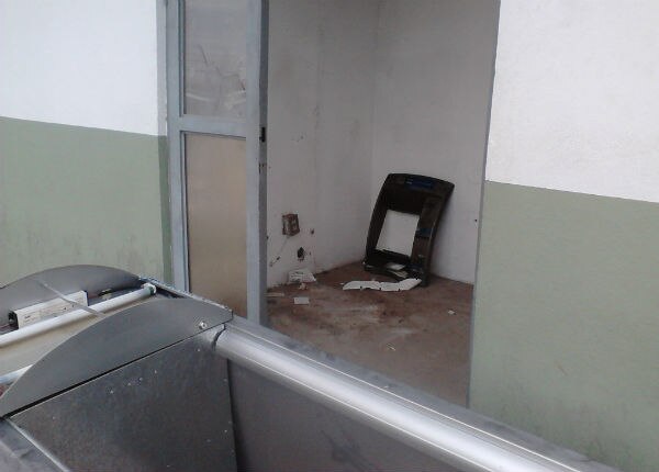 Roban cajero en el parque industrial Jurica