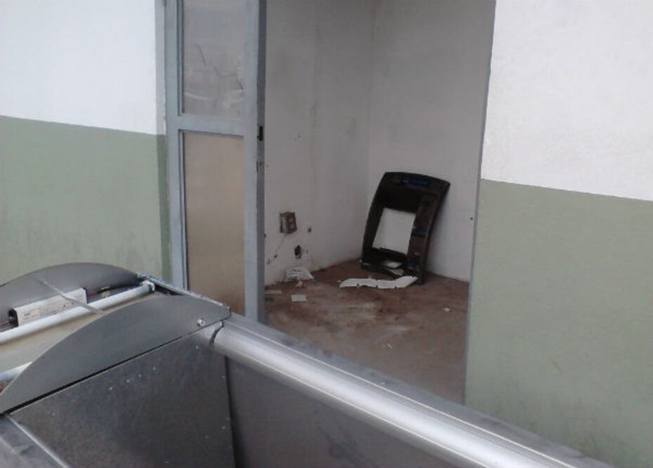 Roban cajero en el parque industrial Jurica