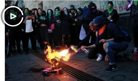 "Nunca rompimos un vidrio", dice AMLO a feministas por protestas
