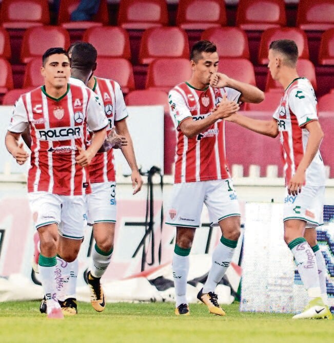 Necaxa luce contundente con Ambriz al frente 