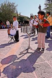 Niños músicos piden apoyo
