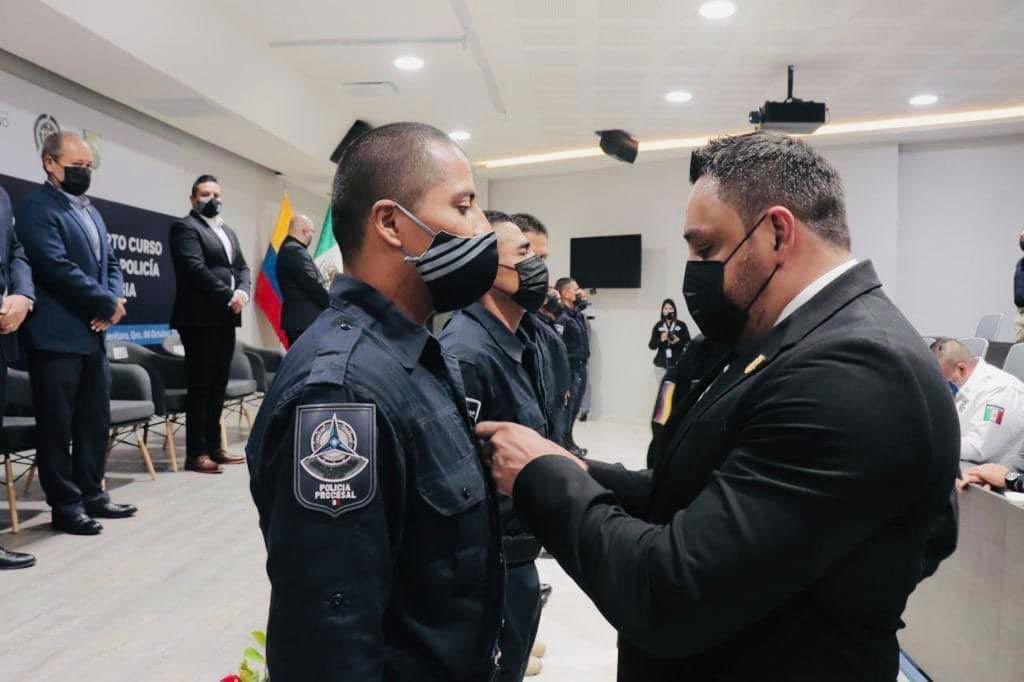 Policías colombianos capacitan a oficiales de Querétaro