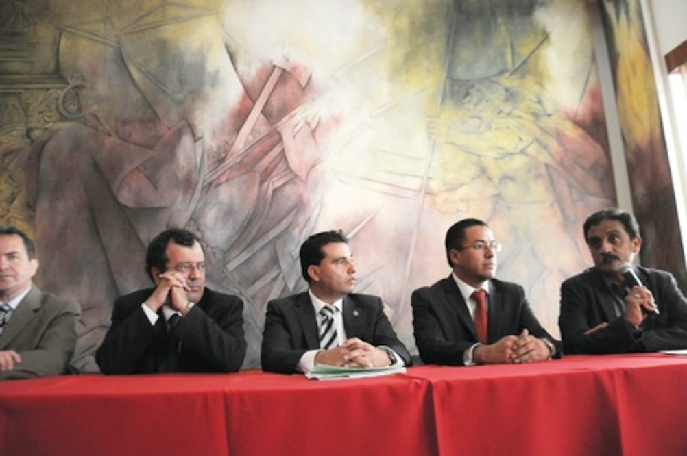 Revisará la UAQ aumento salarial