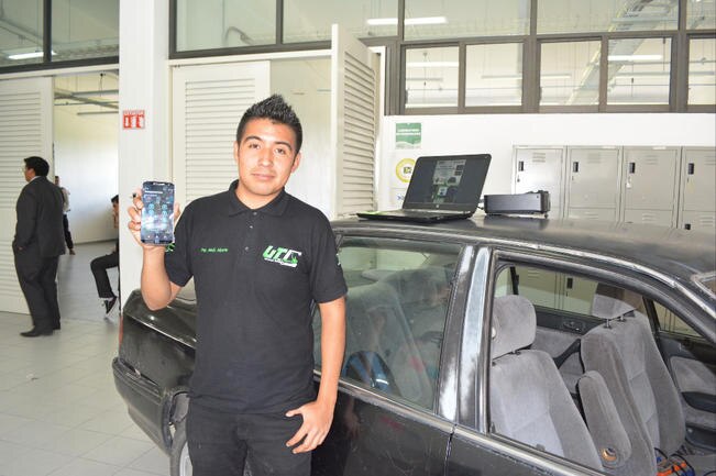 Diseña UTC aplicación para controlar autos desde un celular