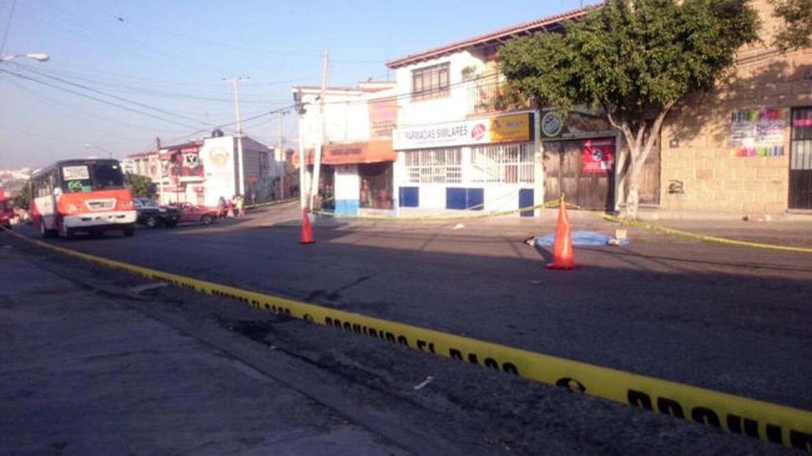 Una mujer fue arrollada por un camión de la Ruta 66 cuando pretendía cruzar la calle Villas del Mesón, en Juriquilla. (LUIS RODRÍGUEZ. QUADRATÍN)