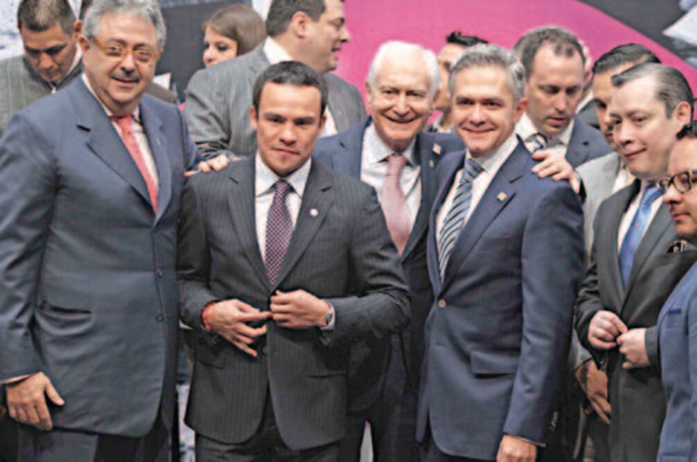 Por ídolo chilango con puños de acero