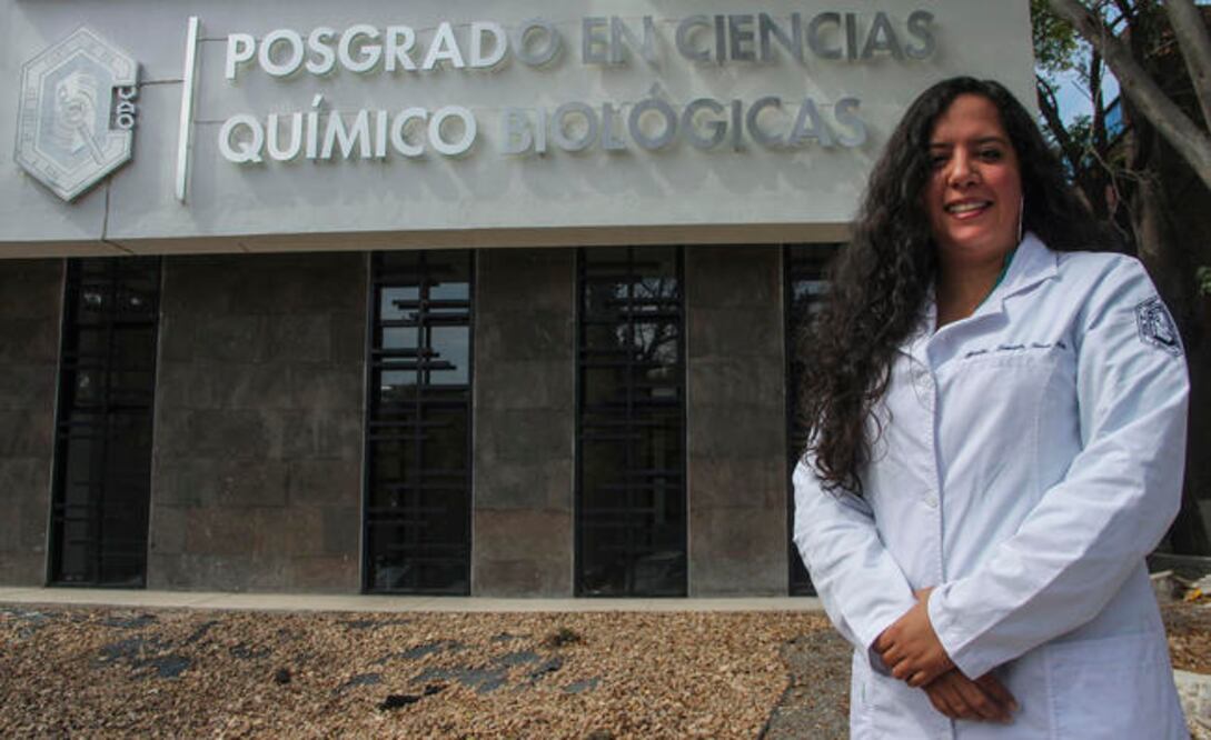 Daniela Alejandra Torres Ortiz realizó la investigación con la finalidad de conocer la composición química de la flor. / FOTO: ESPECIAL