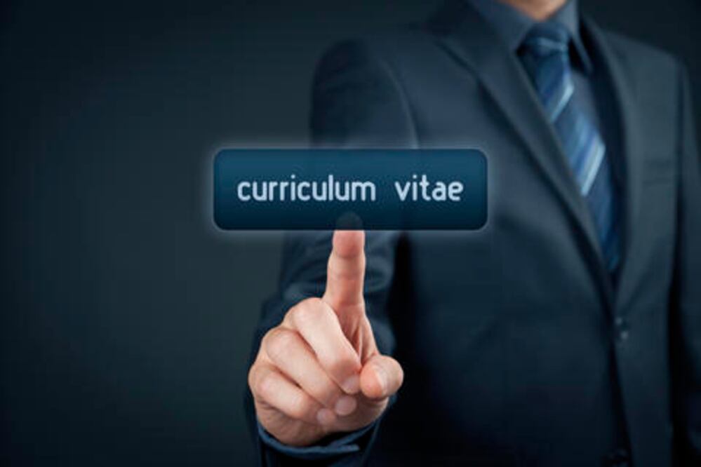 Encuentran empleo en la Red