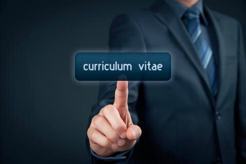 Encuentran empleo en la Red