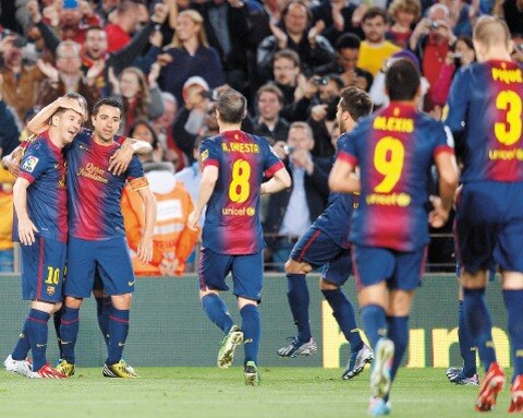 Messi revive al Barça ante Betis