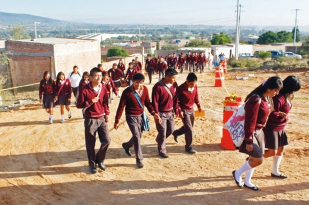 Inaugura JCR Cobaq en Tequisquiapan