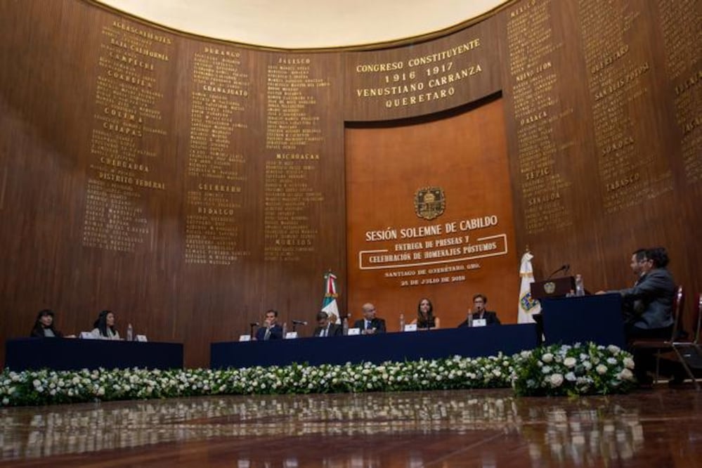 José Martín Hurtado Gálvez; la estudiantina femenil de la UAQ; Iridia Salazar Blanco y Expociencias Bajio A.C. recibieron preseas; homenajes póstumos para Romana Juárez y Luis Alejandro Torres /Foto: Román Castillo