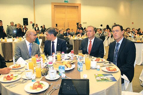 Firman acuerdo alcaldes y Coparmex